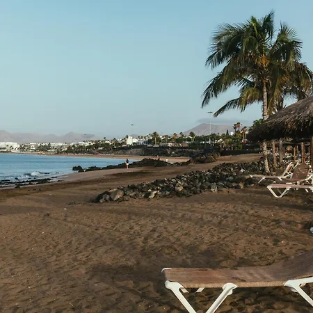 Playa Chica Balcony - Ocean Views شقة