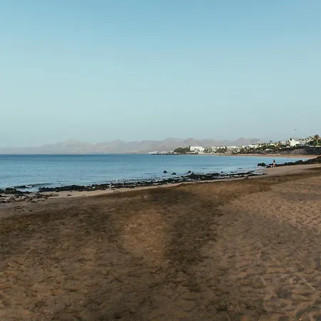 Playa Chica Balcony - Ocean Views شقة